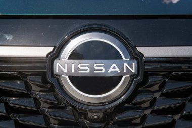 Nissan logosu teknolojik yenilik ve sürdürülebilirliği için manşetlere çıkıyor ve zarif tasarımla son teknoloji elektrikli araçlar sunuyor. Modellerin kalitesi ve güvenilirliği, bu markayı dünya çapında sürücüler arasında popüler kılıyor. haberler, arabalar