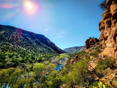 Sedona Arizona 'da Bahar Günışığı Doldurma Vadisi