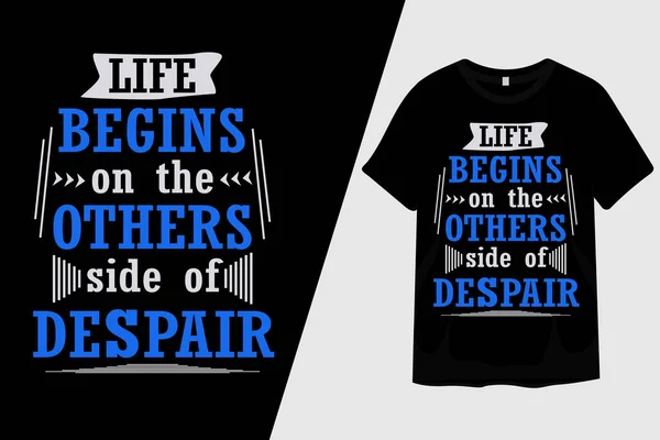 Yaşam Umutsuzluğun Diğer Tarafında Başlıyor Shirt Tasarımı — Stok Vektör