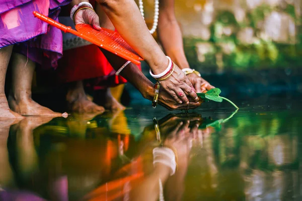 インドのヒンドゥーの結婚式の儀式の一部は — ストック写真