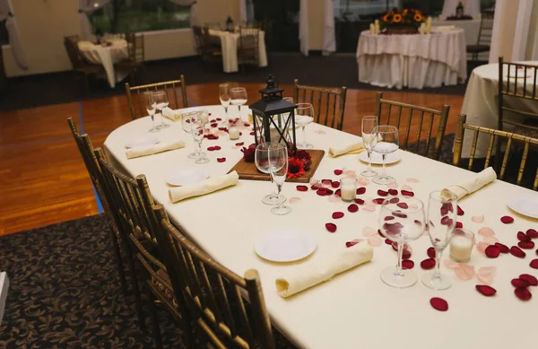 Table Mariage Avec Vin Blanc Fleurs — Photo