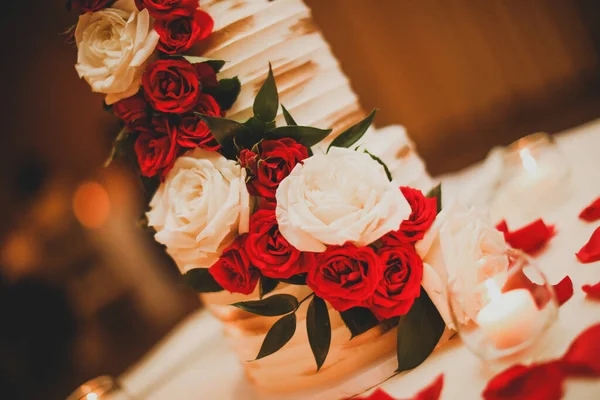Schöner Hochzeitsstrauß Aus Rosen Und Blumen — Stockfoto