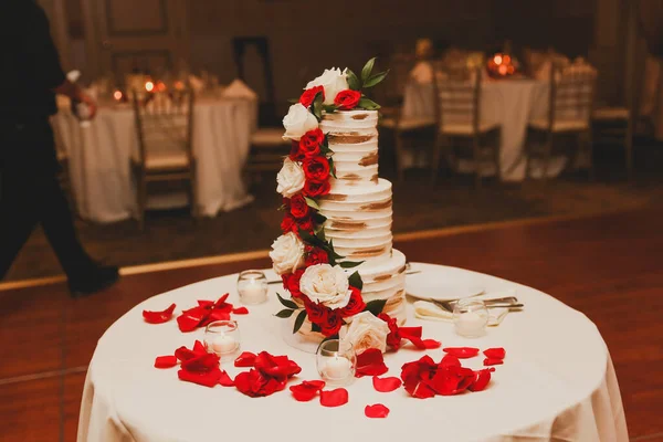 Весільний Торт Квітами Свічками — стокове фото