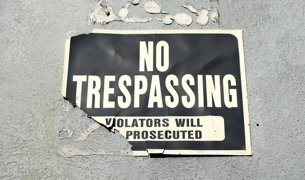 Trespassing Sign Wall — Stock Photo, Image