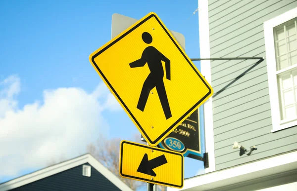 Yellow Pedestrian Crossing Road Sign — Stockfoto