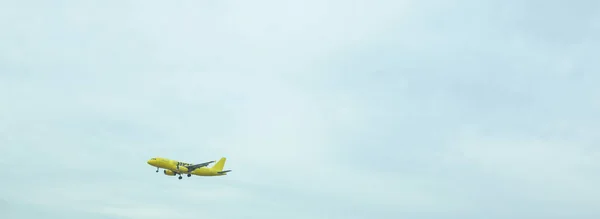 Flygplan Som Flyger Skyn — Stockfoto