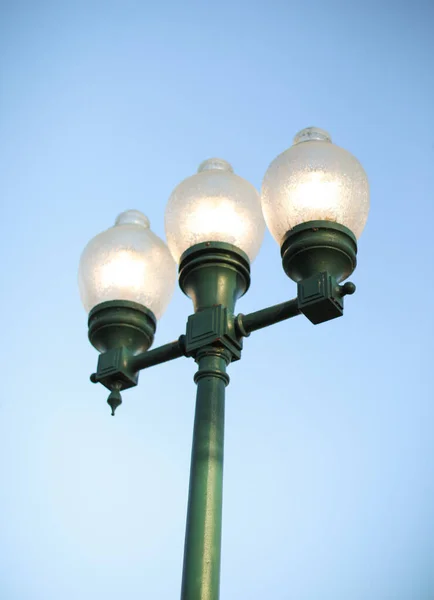 Уличная Лампа Фоне Голубого Неба — стоковое фото