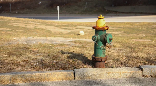 Wasserhydrant Auf Der Straße — Stockfoto