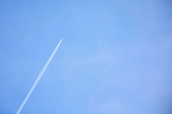 Avión Volando Cielo Fotos de stock libres de derechos