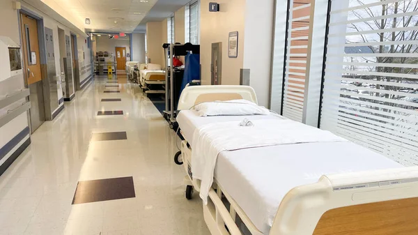 Interieur Van Een Ziekenhuiskamer Met Een Bed — Stockfoto