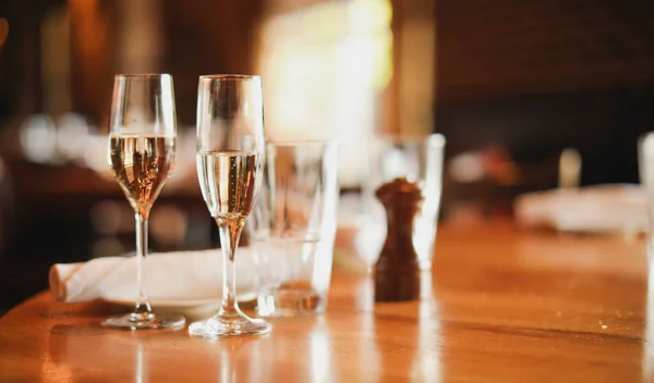 Glas Champagne Ett Bord Restaurang — Stockfoto