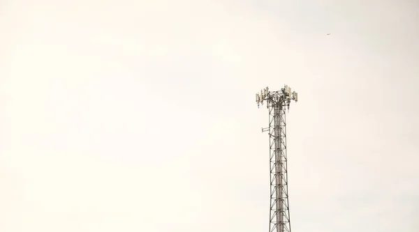 Torre Telefone Móvel Fundo Céu — Fotografia de Stock