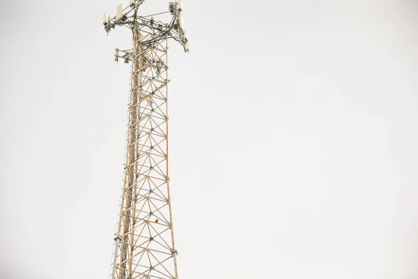 蓝天高压电塔 — 图库照片