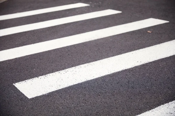Beyaz Siyah Asfalt Yol Işareti — Stok fotoğraf