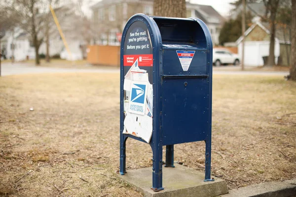Вертикальный Снимок Почтового Ящика Улице — стоковое фото