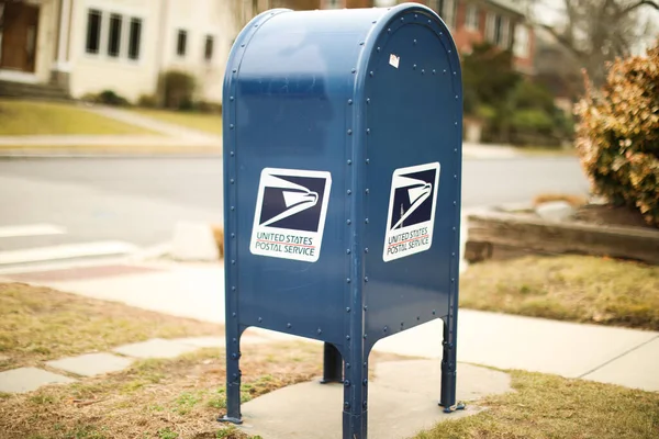 Mailbox Met Een Bericht Straat — Stockfoto