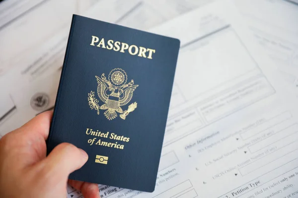 Paspoort Met Een Visumpas Een Witte Achtergrond — Stockfoto