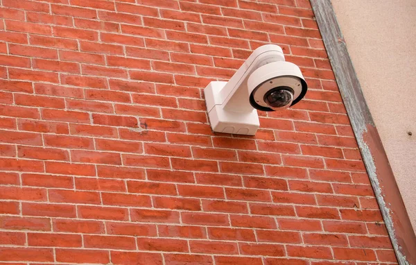 Überwachungskameras Auf Dem Hintergrund Des Gebäudes — Stockfoto