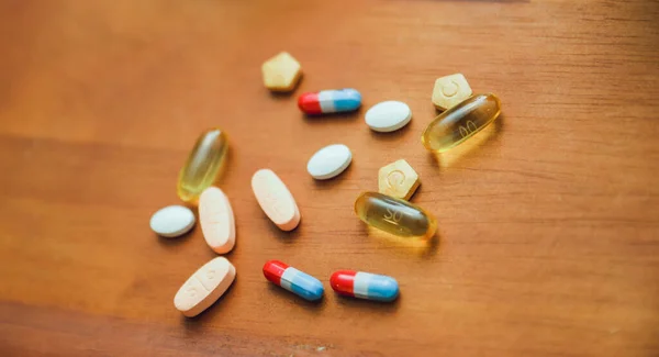 Leki Witaminy Symbolizujące Znaczenie Zdrowego Stylu Życia Zapobieganiu Leczeniu Chorób — Zdjęcie stockowe