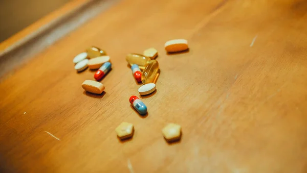 Gyógyszerek Vitaminok Szimbolizálják Egészséges Életmód Jelentőségét Betegségek Megelőzésében Gyógyításában Kép — Stock Fotó