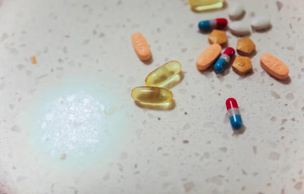 Gyógyszerek Vitaminok Szimbolizálják Egészséges Életmód Jelentőségét Betegségek Megelőzésében Gyógyításában Kép — Stock Fotó