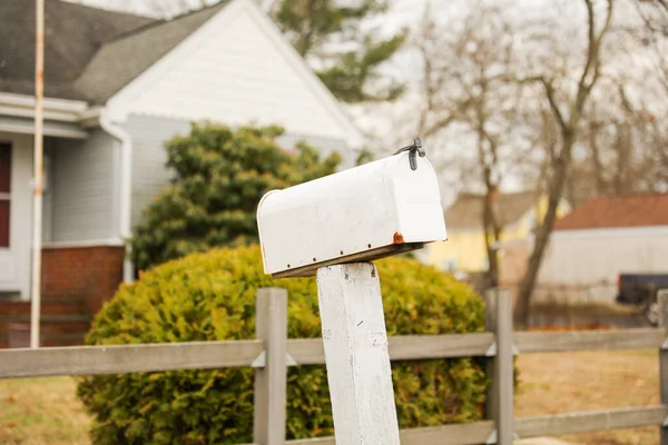 Почтовый Ящик Перед Домом Является Символом Общения Связи Сообщества Представляет — стоковое фото