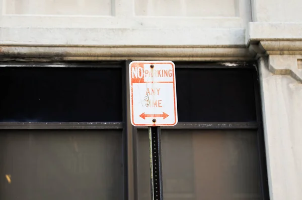Один Знак Стоянки Правило Отражает Правила Положения Ограничения Символ Порядка — стоковое фото