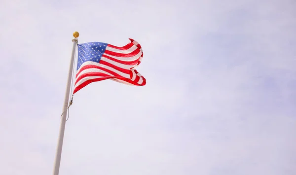 アメリカの国旗は アメリカの愛国心 統一を象徴しています 民主主義 正義を意味します — ストック写真