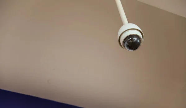 Görüntüdeki Güvenlik Kamerası Güvenlik Korunma Için Teknolojinin Kullanımını Temsil Ediyor — Stok fotoğraf