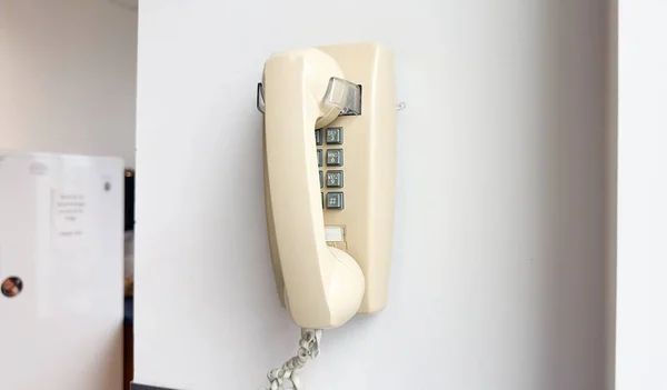 Ouderwetse Telefooncel Met Een Bungelende Lijn Kan Nostalgie Symboliseren Voor — Stockfoto