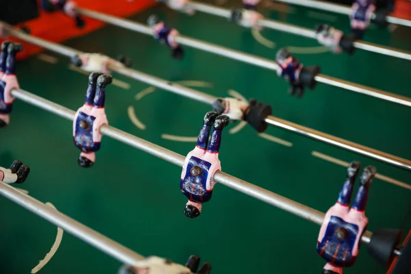 サッカーテーブル Foosball Table 社交性を象徴するレクリエーションゲームである チームワーク 遊びの楽しさを表し しばしばバーや文化と関連しています — ストック写真