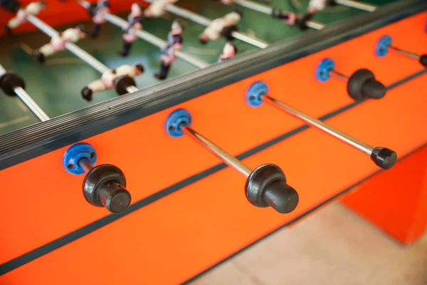 サッカーテーブル Foosball Table 社交性を象徴するレクリエーションゲームである チームワーク 遊びの楽しさを表し しばしばバーや文化と関連しています — ストック写真