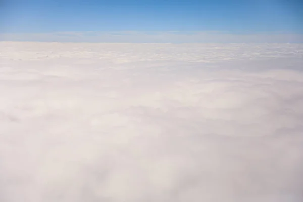 Een Vliegtuigvisie Wolken Symboliseert Vrijheid Verbeelding Perspectief Uitgestrektheid Van Hemel — Stockfoto