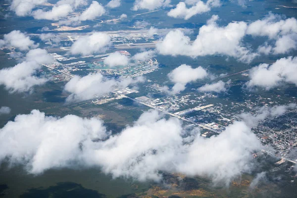 Pohled Mraky Letadle Symbolizuje Svobodu Představivost Perspektivu Obrovská Rozloha Oblohy — Stock fotografie