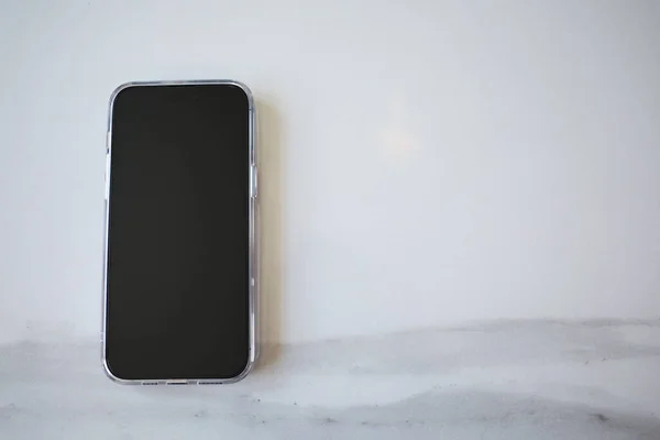 Une Maquette Vide Écran Téléphone Noir Symbolise Potentiel Déconnexion Dépendance — Photo