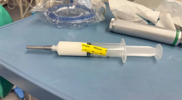 Jeringa Intravenosa Con Medicamentos Simboliza Tratamiento Médico Curación Atención Paciente — Foto de Stock