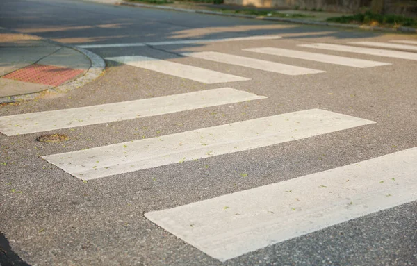 Crosswalk Simboliza Segurança Dos Pedestres Acessibilidade Espaços Compartilhados Representa Área — Fotografia de Stock