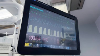 Hastane monitörü hayati belirtileri, hasta bakımını ve anestezinin, kan basıncının, nabzının, oksijeninin, solunumunun ve hastanın refahı için kalp hızının izlenmesini sembolize etmektedir.
