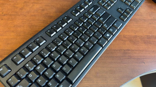 计算机键盘象征着数字通信 生产力和技术互动 它代表用户与技术之间的接口 启用输入和表达式 — 图库照片