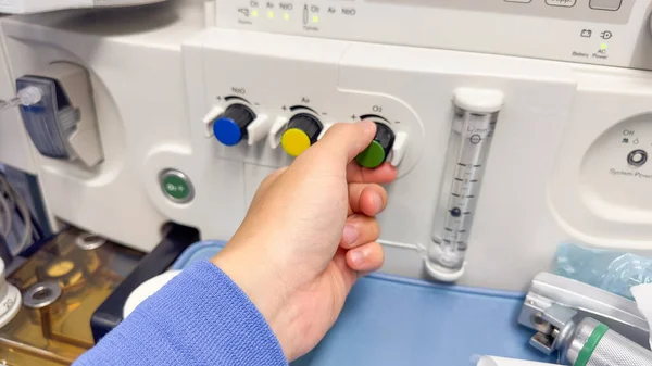 Анестезійна Вентиляційна Машина Символізує Дихальну Підтримку Медичне Втручання Догляд Пацієнтами — стокове фото