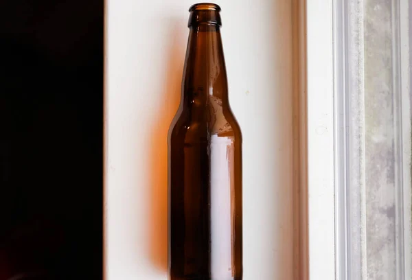 Μπουκάλι Μπύρας Άδεια Ετικέτα Θυμίζει Αναμνήσεις Συντροφικότητα Και Την Προσμονή — Φωτογραφία Αρχείου