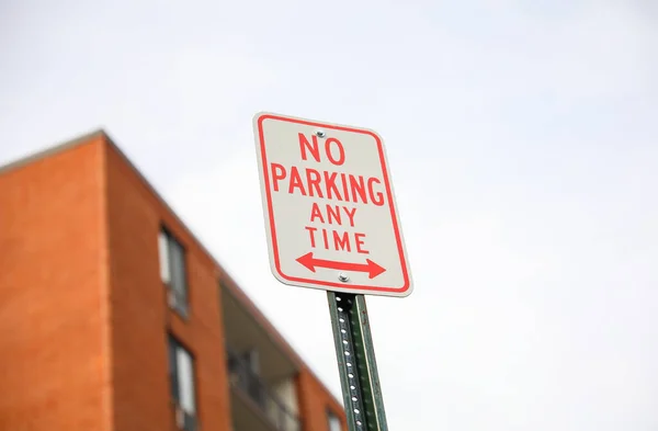 Parking Sign Symbolizing Rules Compliance Maintaining Order Public Spaces Order — Stock Photo, Image