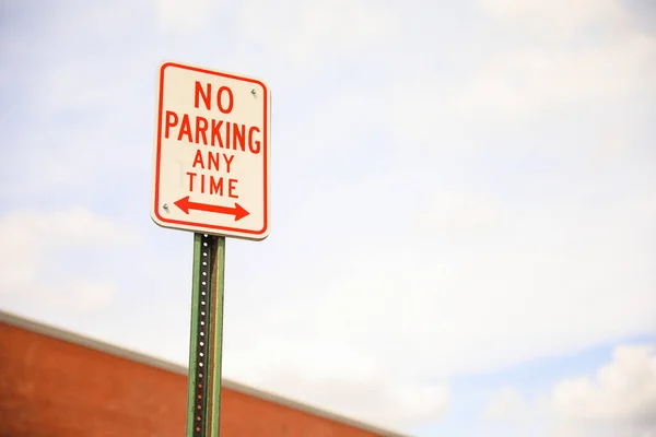 没有停车标志 象征规则 遵守和维持公共场所的秩序 通过标志传达的命令和限制 — 图库照片