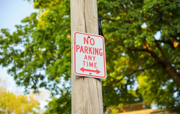 没有停车标志 象征规则 遵守和维持公共场所的秩序 通过标志传达的命令和限制 — 图库照片