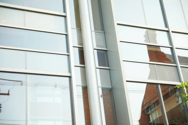 Moderner Geschäftskomplex Mit Glasfenstern Steht Für Transparenz Innovation Und Konnektivität — Stockfoto