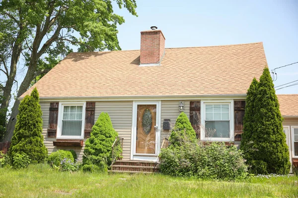 美国郊区的房子象征着舒适 家庭生活 美国梦和住宅生活的典型代表 — 图库照片