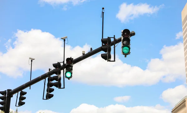 Semáforo Com Semáforo Para Pedestres Simboliza Segurança Rodoviária Controle Tráfego — Fotografia de Stock
