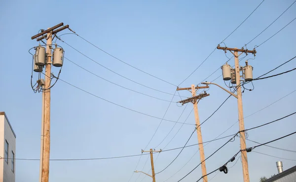 Kraftledningar Och Telekomledningar Symboliserar Konnektivitet Kommunikation Och Flödet Energi Och — Stockfoto