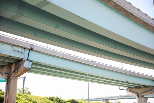 Viaduto Rodovia Simboliza Conectividade Transporte Infraestrutura Urbana Eficiência Interseção Diferentes — Fotografia de Stock