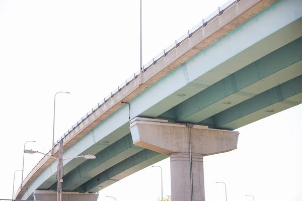 公路立交桥象征着连接 城市基础设施 效率以及不同道路和旅程的交汇处 — 图库照片